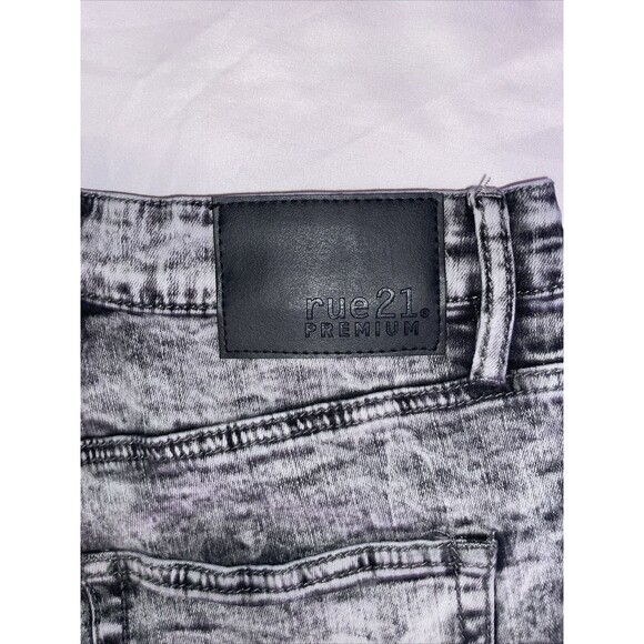 Rue 21 Supreme Flex Jean At The Knee Shorts Size 28 Gray Distressed - Picture 3 of 8